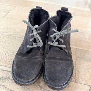 Vince Womens dark gray suede chukka boots size US 7M